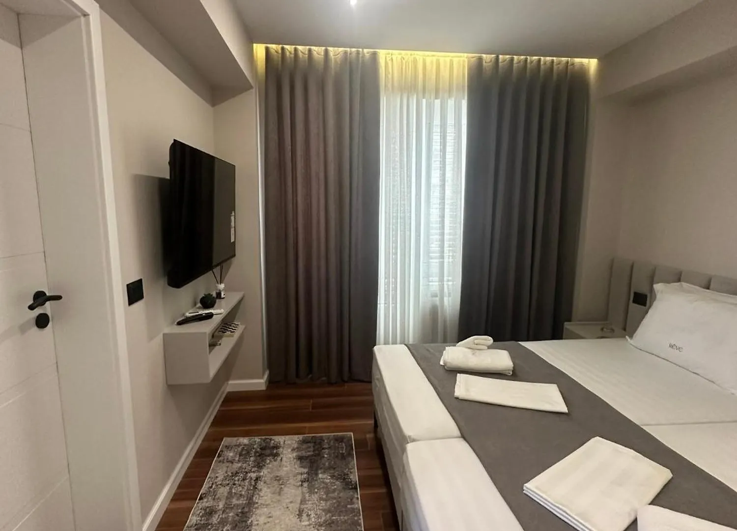 Reve Apartments Tirana 0*,  Albanien