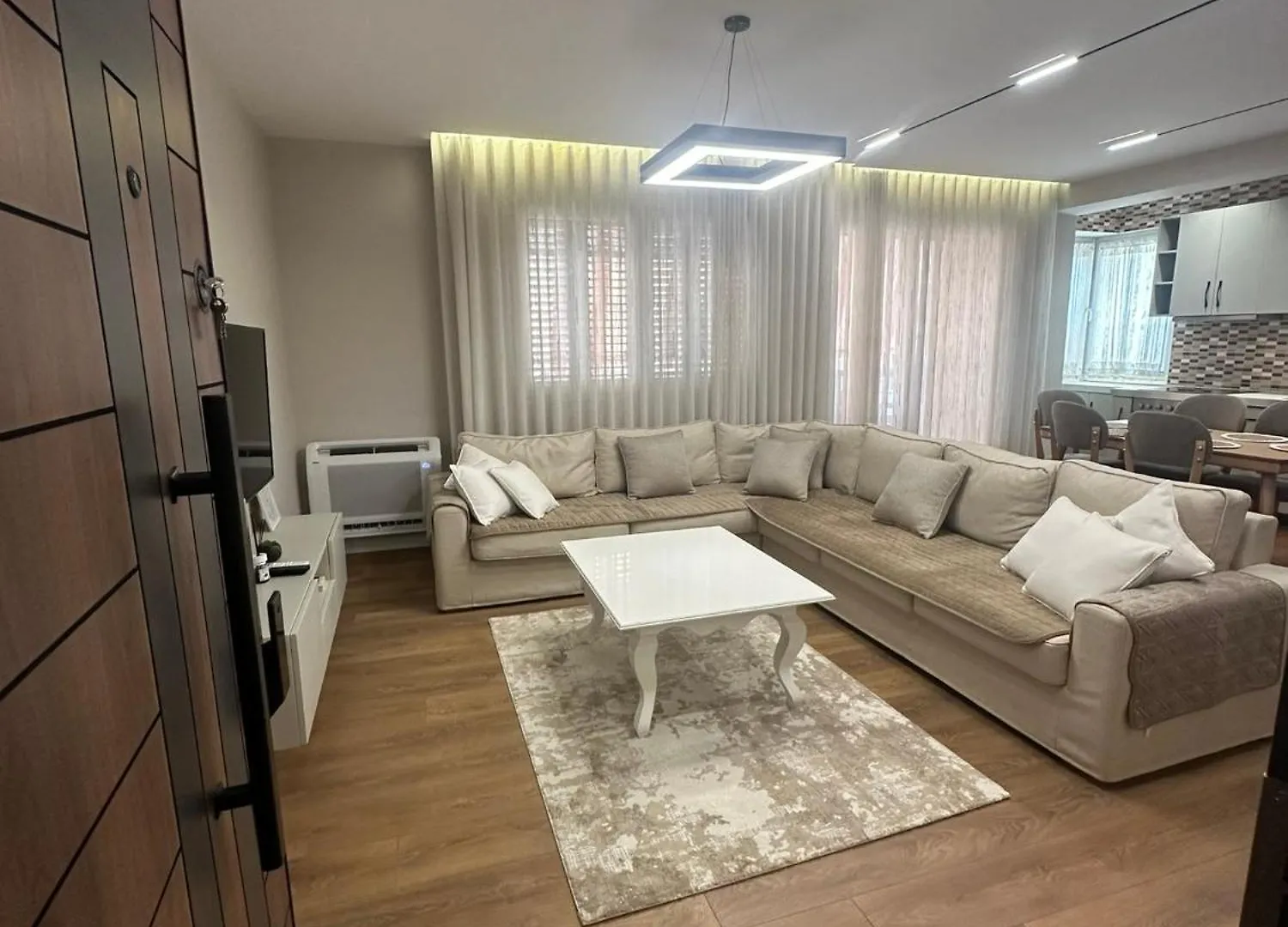 Reve Apartments Tirana 0*,